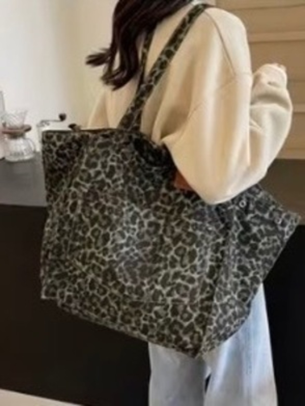 Leopard print tote bag